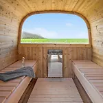 בית נופש Beautiful In With Sauna *
